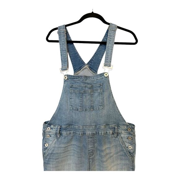 Torrid Women’s Overalls Crop Stretch Sz 18 Distressed Med Wash K4 - Picture 2 of 6